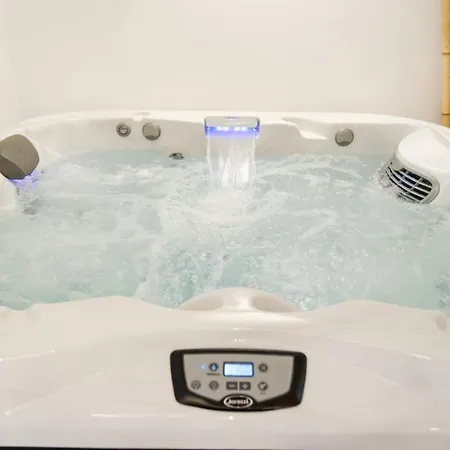 Luxury بيت ضيافة أوستوني