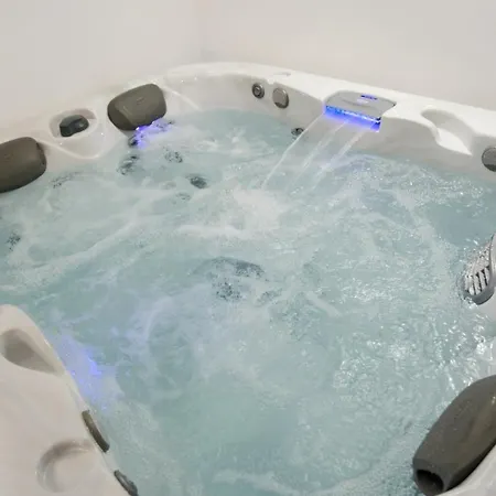 Luxury بيت ضيافة